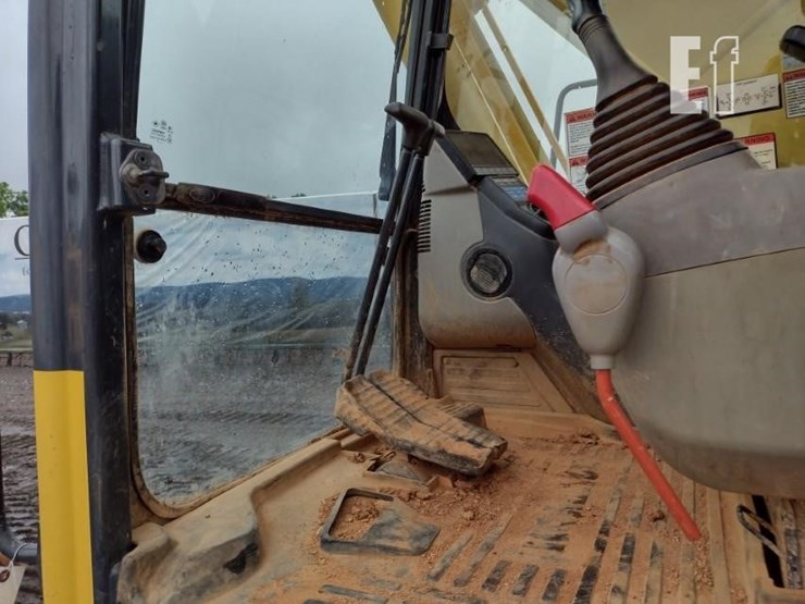 2017-komatsu-pc240-lc-11-image-12