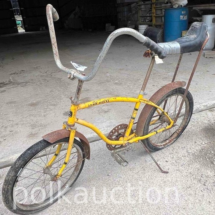 VINTAGE JOHN DEERE BANANA SEAT BICYCLE - SINGLE SPEED
