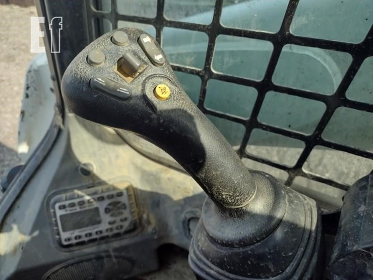 2019-bobcat-t740-image-9