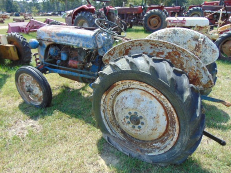 ford-tractor-image-2