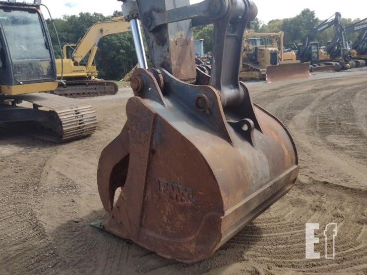 2013-deere-210g-lc-image-17