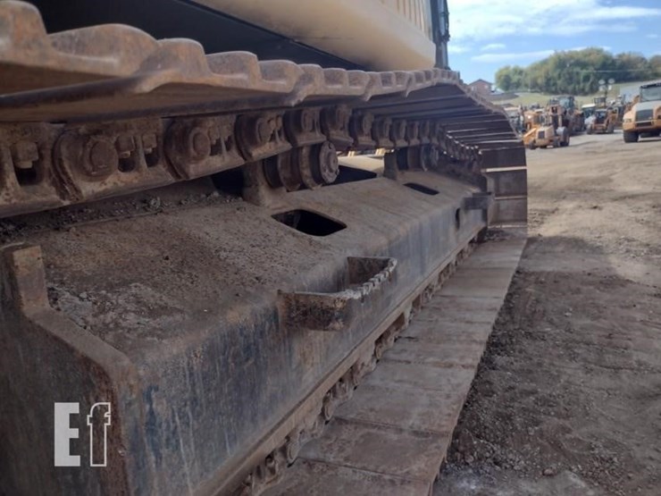 2013-deere-210g-lc-image-24