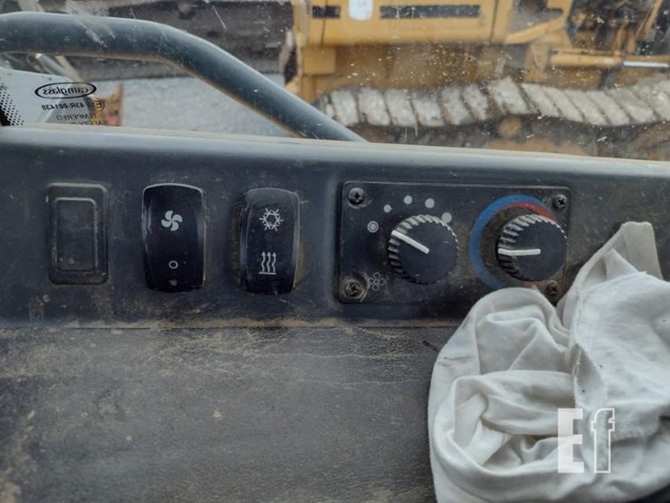 2018-deere-750k-lgp-image-13