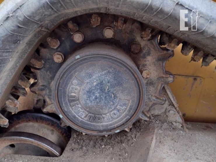 2015-deere-329e-image-28