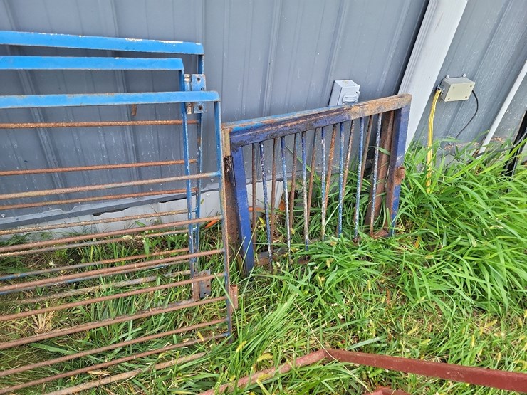 (7)-walk-through-front-livestock-gates---tag-#342-image-10
