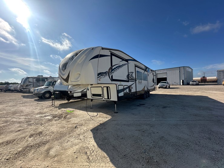 2013-xlr-thunderbolt-35x14-5th-wheel-camper-image-1