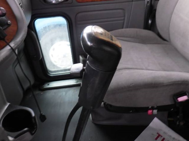 2007-peterbilt-386-image-13