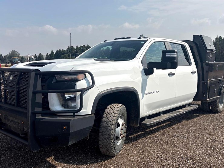 2021-chevrolet-silverado-3500hd-image-1