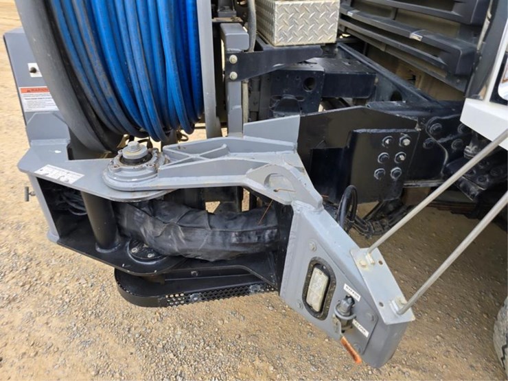 freightliner-114sd-image-73