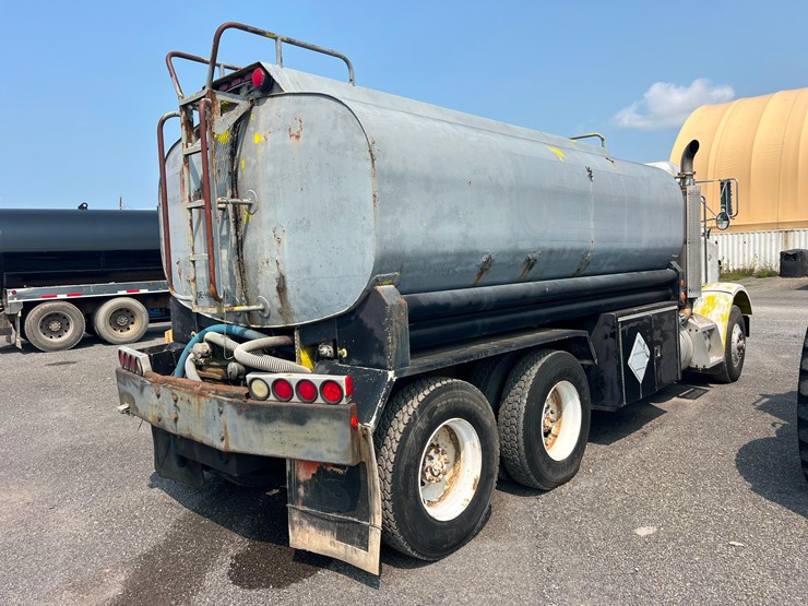 1999-peterbilt-378-image-3