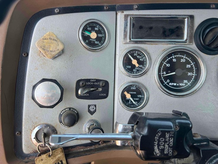 1995-ford-lt9000-image-38