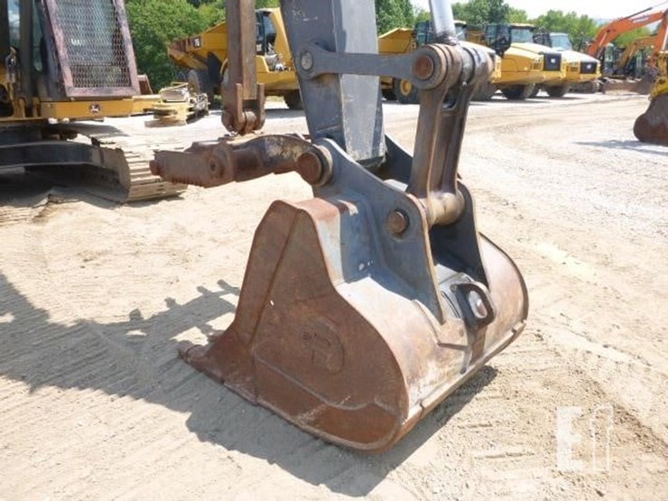 2017-deere-210g-lc-image-18