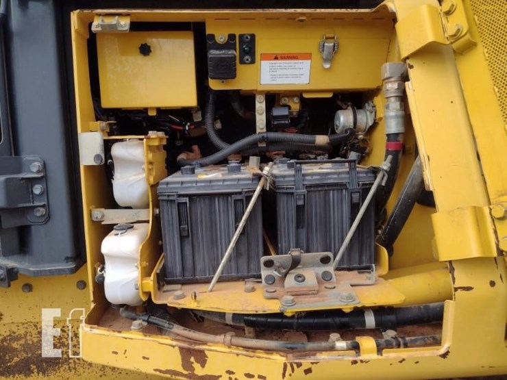 2015-komatsu-d61ex-23-image-45