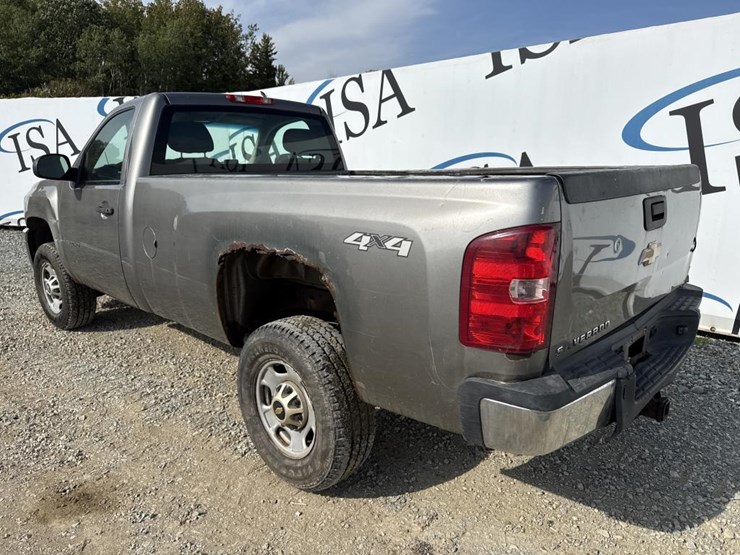 2014-chevrolet-2500-image-3