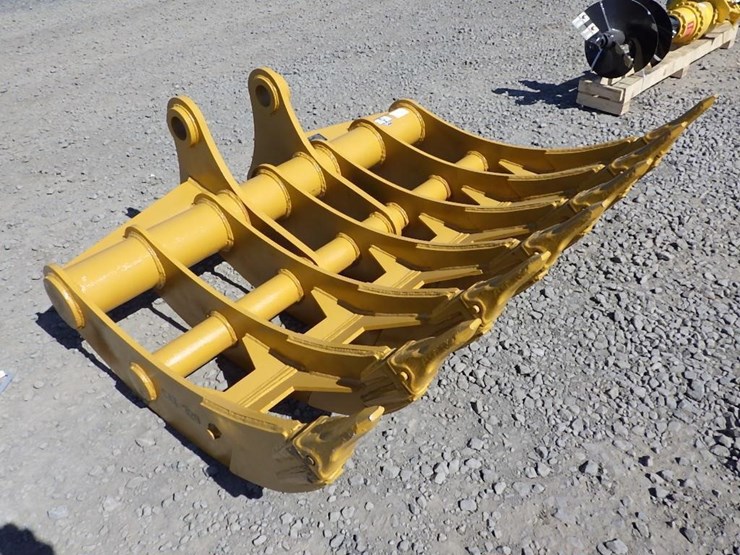 giyi-cat-320-excavator-rake-64"-image-1
