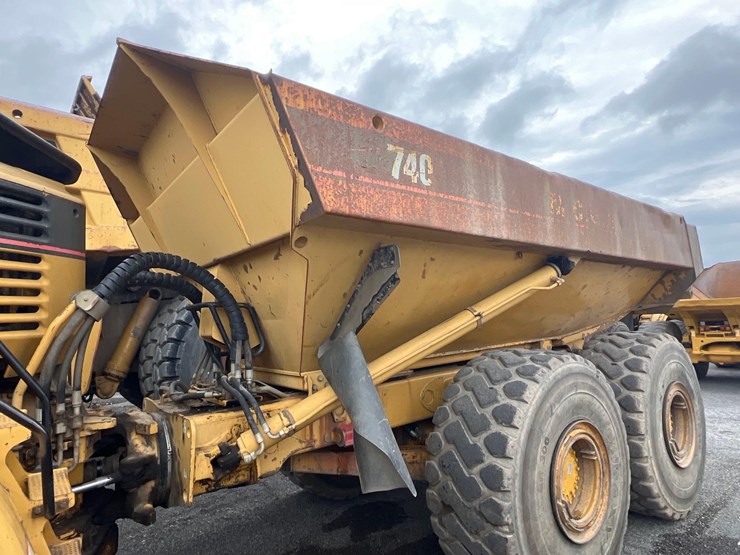 caterpillar-740-image-13