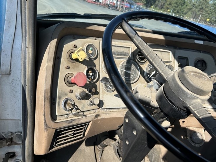 1992-ford-l8000-image-19