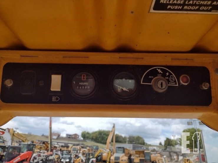 1990-deere-675b-image-7