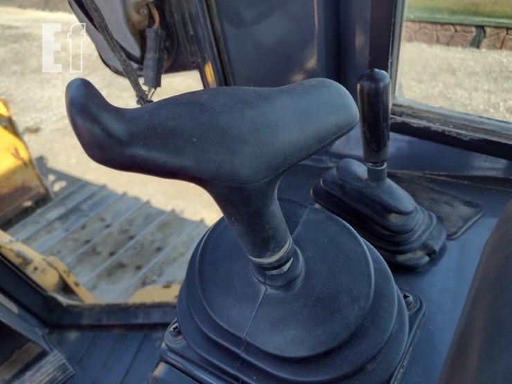 2012-deere-700j-lt-image-10