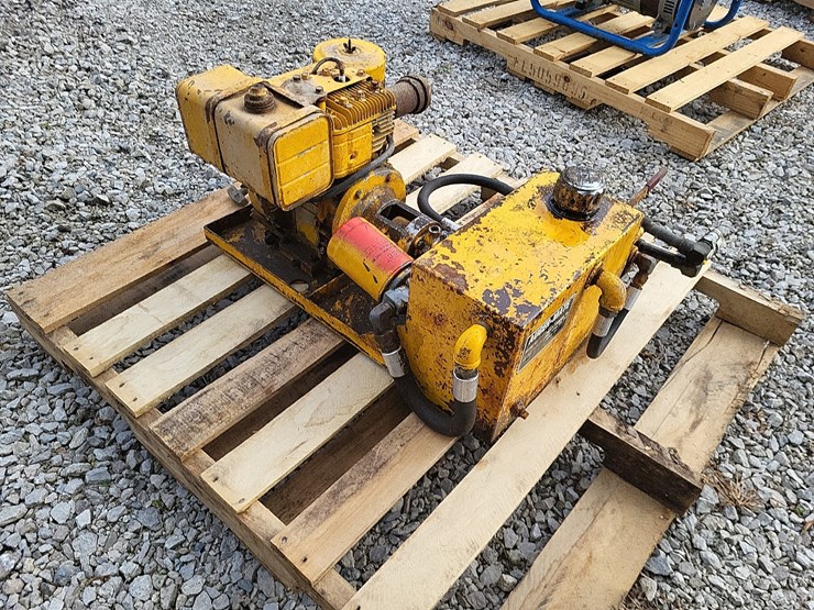 augermate-hydraulic-pump-with-gas-engine-image-6