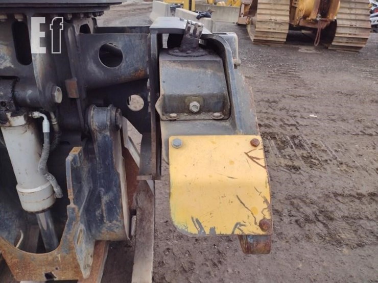 komatsu-pc220-lc-8-image-25