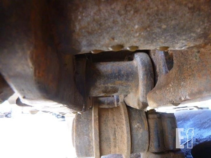 2011-deere-225d-lc-image-18
