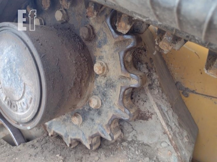 2015-deere-329e-image-29