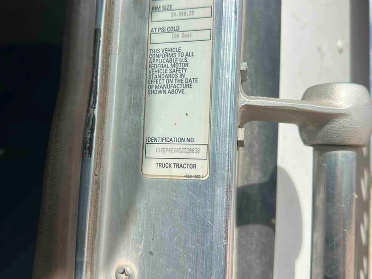 2012-kenworth-t800-image-10