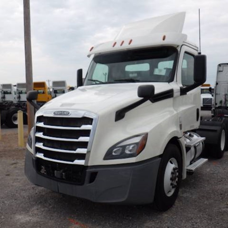2018 FREIGHTLINER CASCADIA 126
