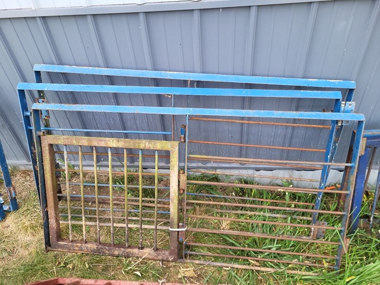 (7)-walk-through-front-livestock-gates---tag-#342-image-9