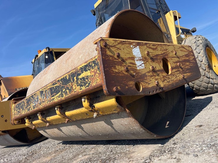 caterpillar-cs-563c-image-9