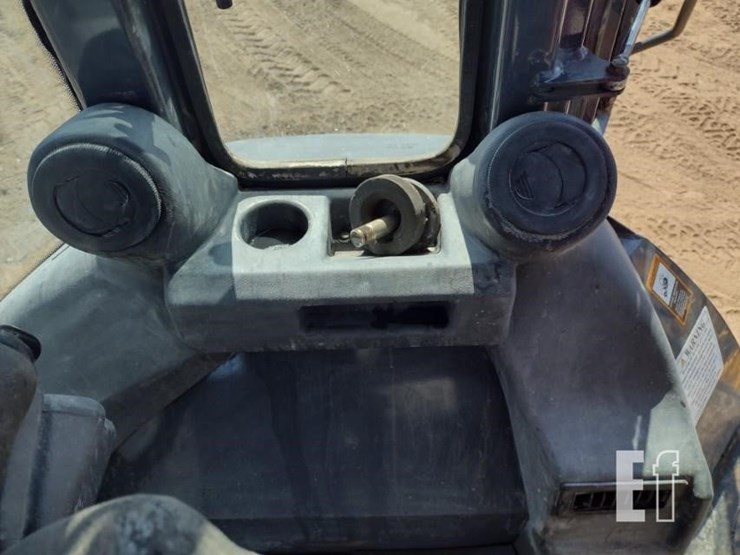 2010-deere-710j-image-14