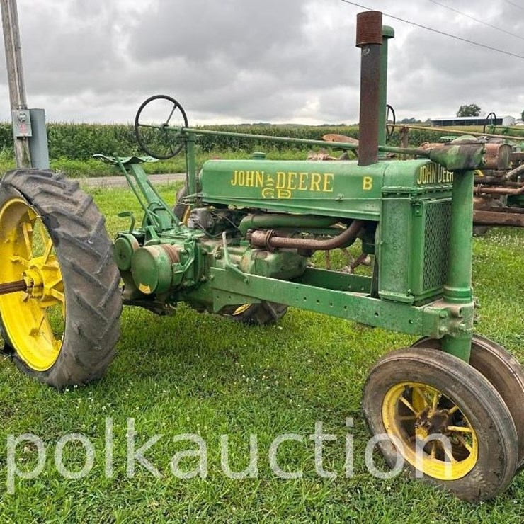 JOHN DEERE B