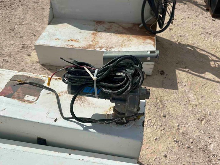 100-gal-fuel-tank-w/pump-toolbox-combo-image-2
