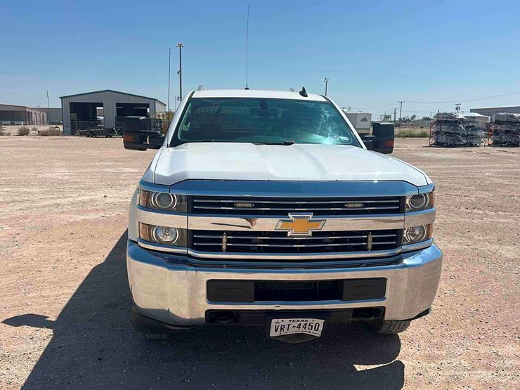 2015-chevrolet-silverado-2500hd-image-2