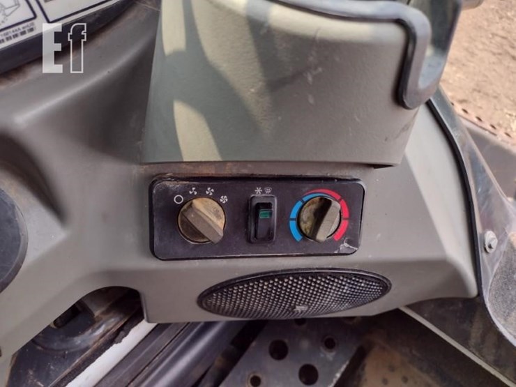 2012-bobcat-t750-image-11