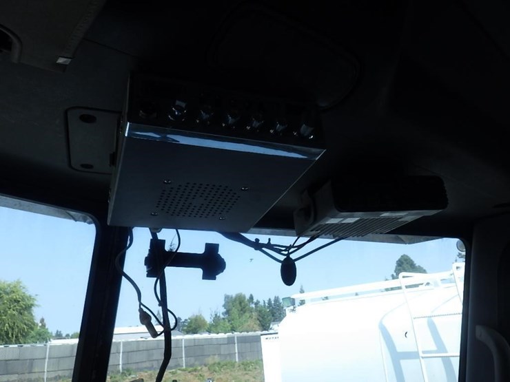 2008-peterbilt-367-image-32