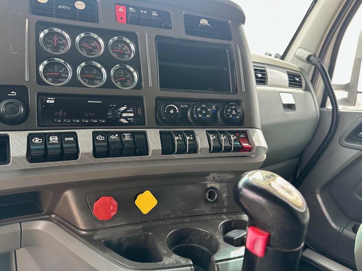 2018-kenworth-t880-image-6