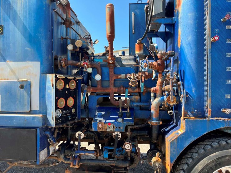 2008-peterbilt-367-image-11