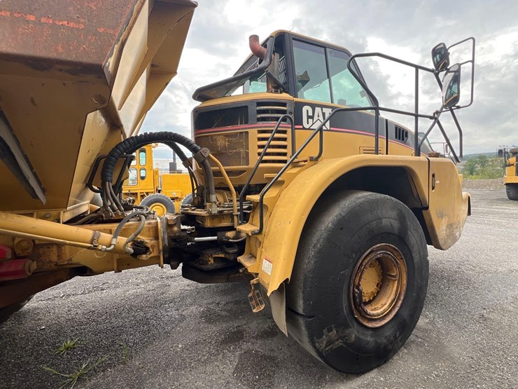 caterpillar-740-image-11