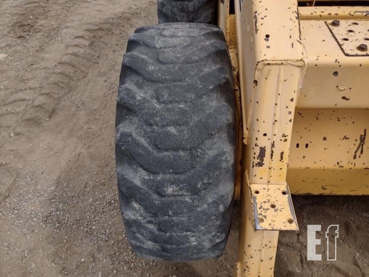 1990-deere-675b-image-16