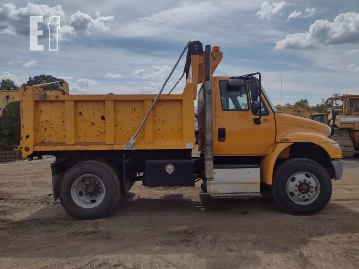 2018-international-durastar-4300-image-3