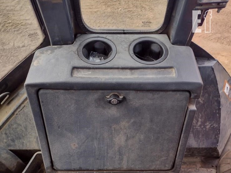 2020-deere-410l-image-14