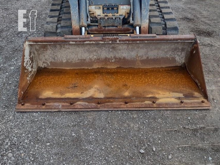2015-deere-329e-image-16
