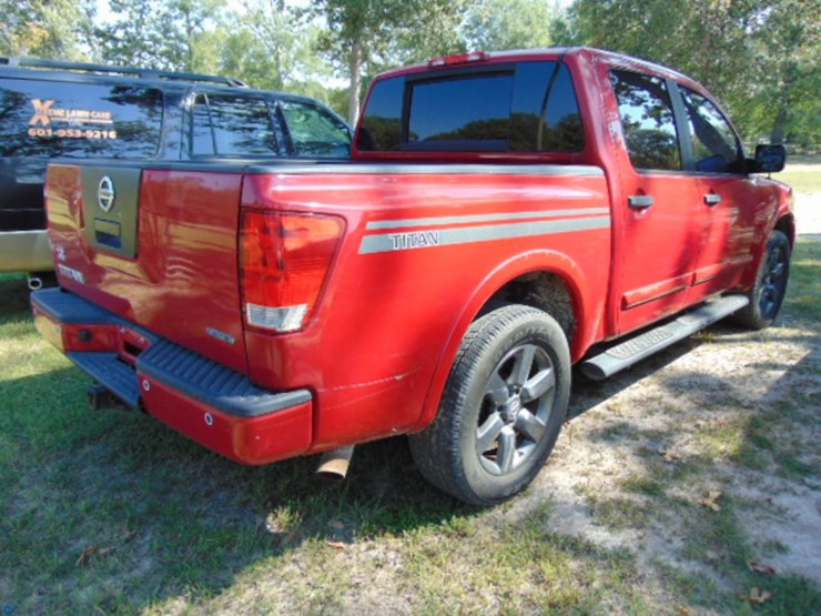 2012-nissan-titan-image-2