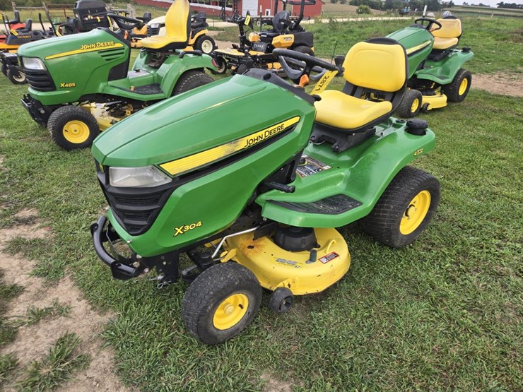 2014-john-deere-x304-image-2