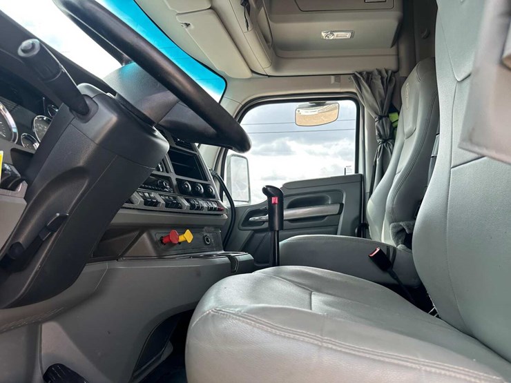 2018-kenworth-t880-image-5