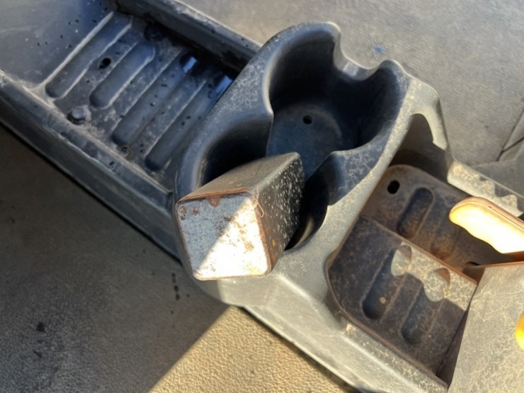2011-john-deere-gator-image-22
