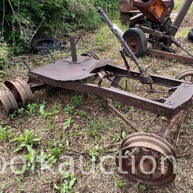 TORO TRACTOR CHASSIS (NO TAG)