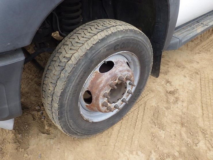 2011-ford-f550-image-36